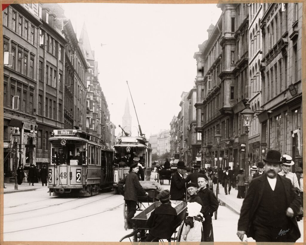 Foto fra 1903 af en sporvogn i København.