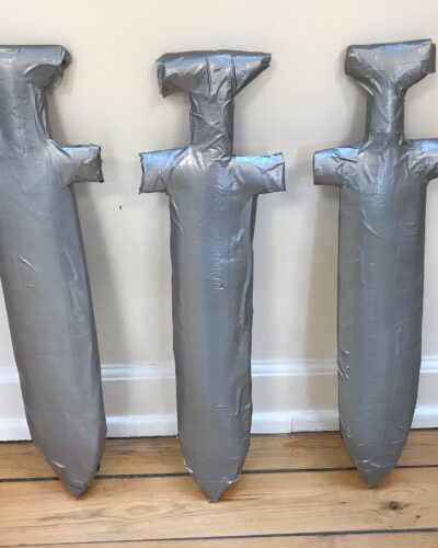 Billede af sværd til aktiviteten "Krigerskole" under tema 1 Vikingernes dagligdag.