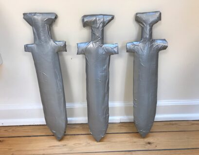 Billede af sværd til aktiviteten "Krigerskole" under tema 1 Vikingernes dagligdag.